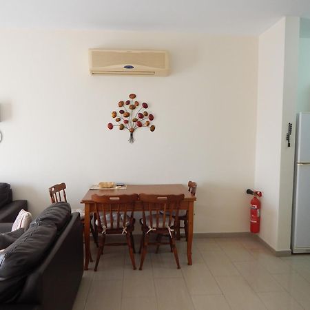 Barlee'S Apartment Paralimni Exteriör bild