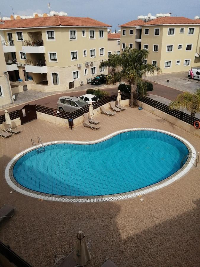 Barlee'S Apartment Paralimni Exteriör bild