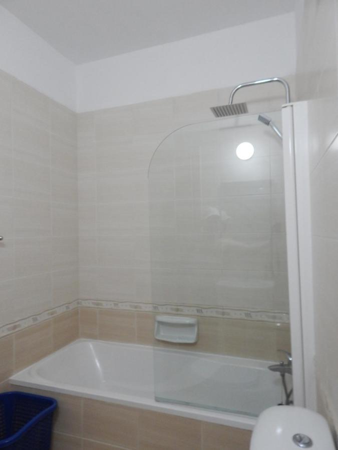 Barlee'S Apartment Paralimni Exteriör bild