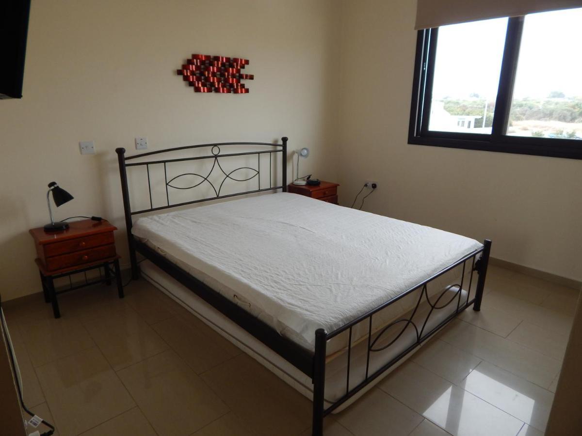 Barlee'S Apartment Paralimni Exteriör bild